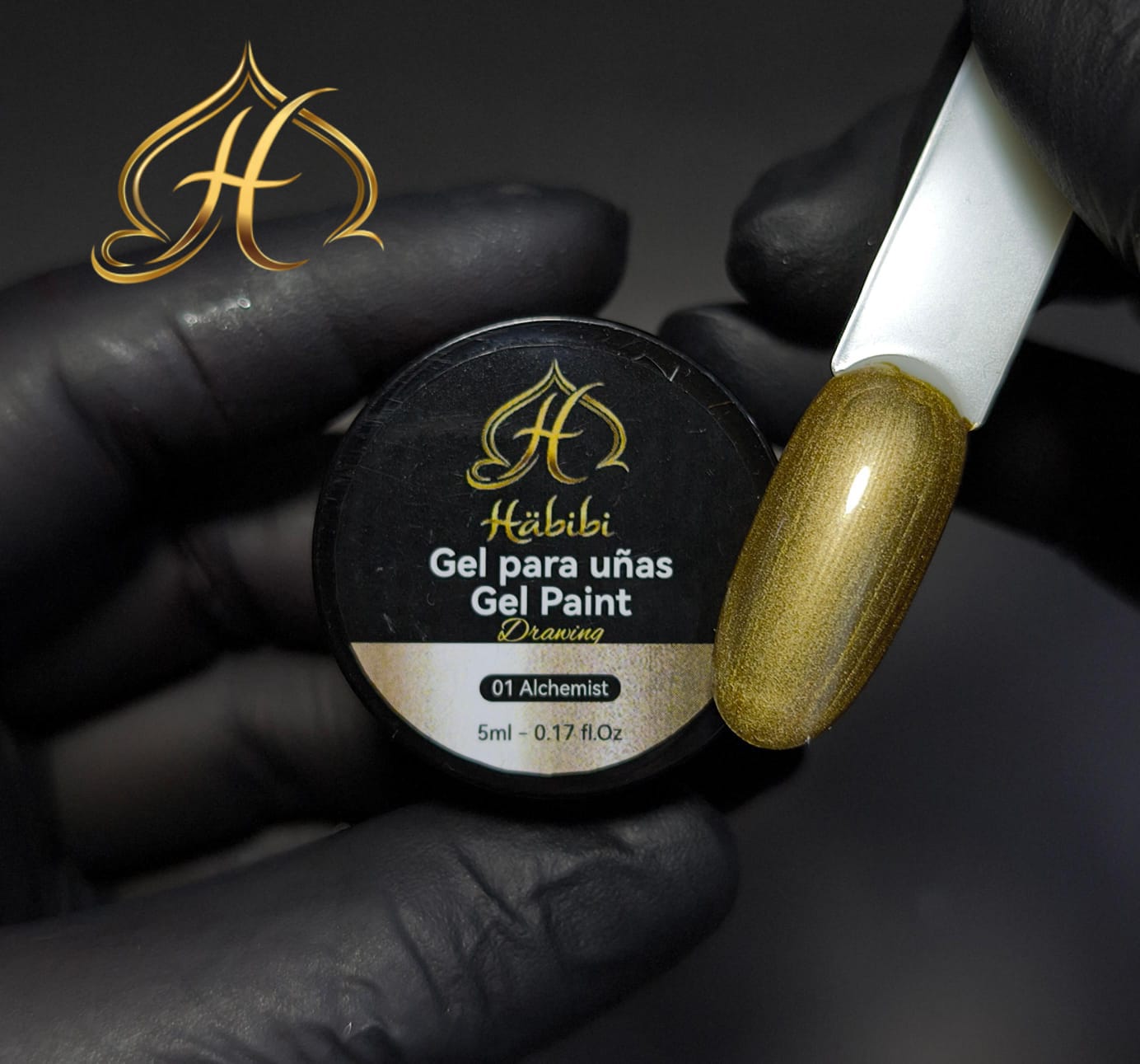Nail art negro y dorado